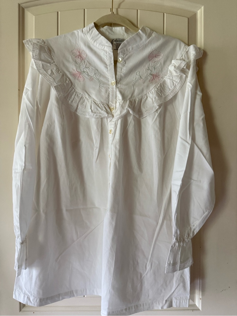Vintage Cypress embroidered white cotton sleepwear set Small